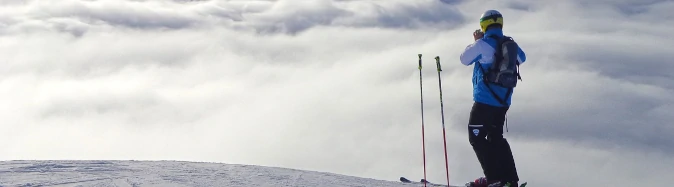 Esquiador en horizonte