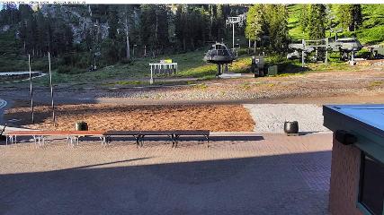 Alpine Meadows: Alpine Peek (squawalpine.com)