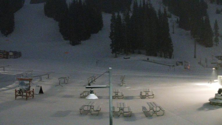 Webcam Arapahoe Basin: Base area