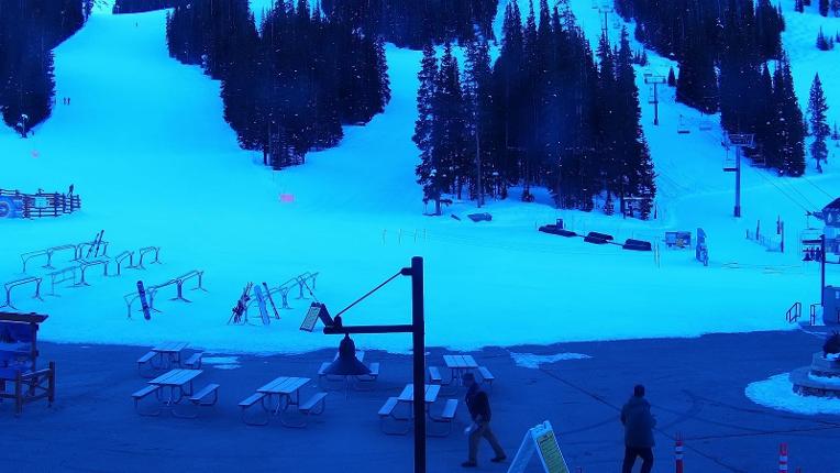 Webcam Arapahoe Basin: Base area