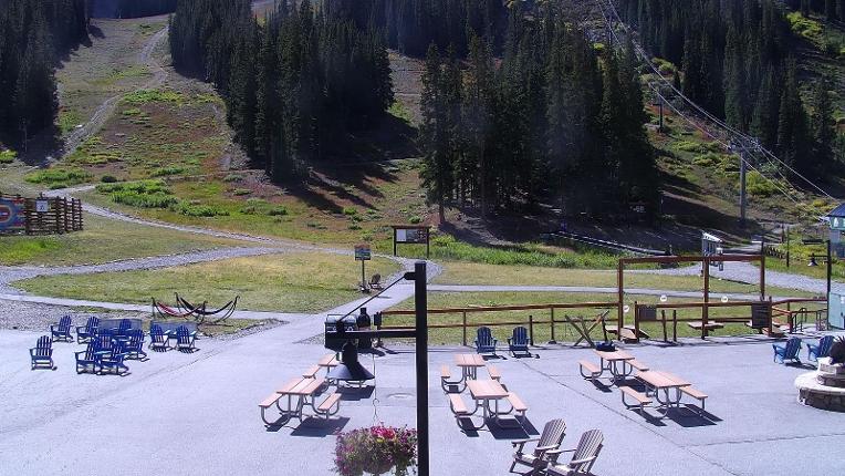 Webcam Arapahoe Basin: Base area