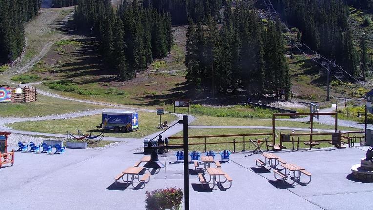 Webcam Arapahoe Basin: Base area