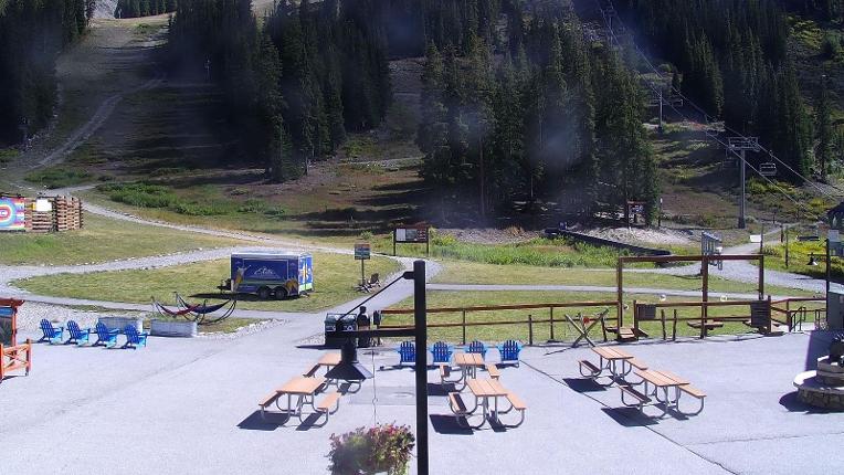 Webcam Arapahoe Basin: Base area