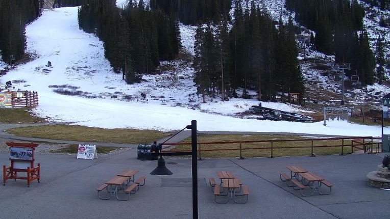 Webcam Arapahoe Basin: Base area