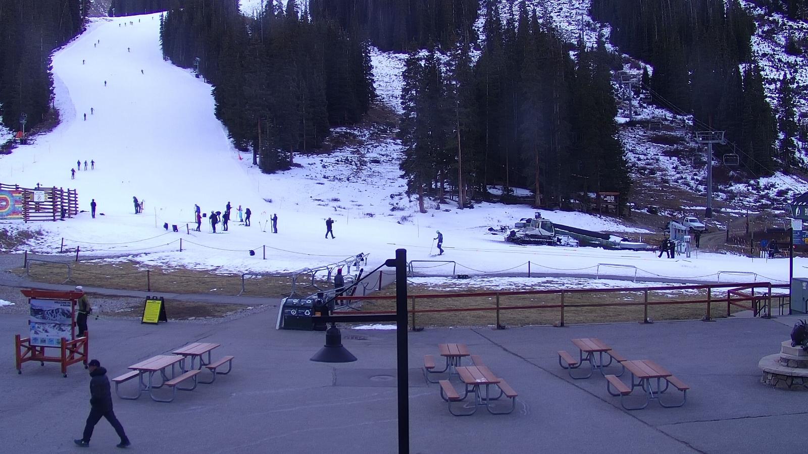 Webcam Arapahoe Basin: Base area