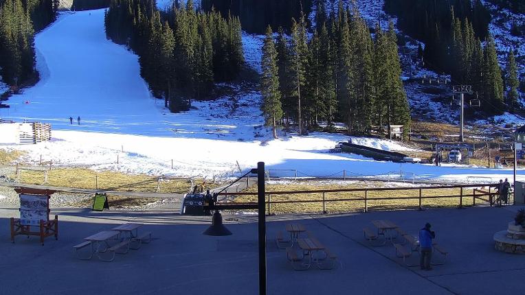 Webcam Arapahoe Basin: Base area