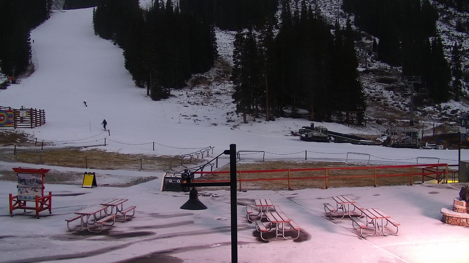 Webcam Arapahoe Basin: Base area