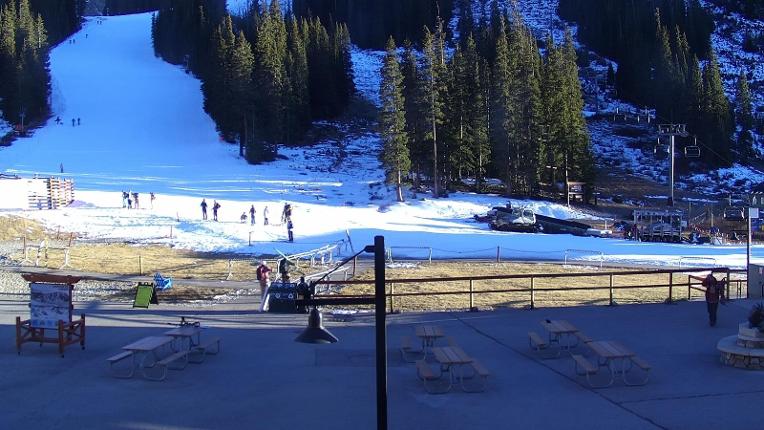 Webcam Arapahoe Basin: Base area