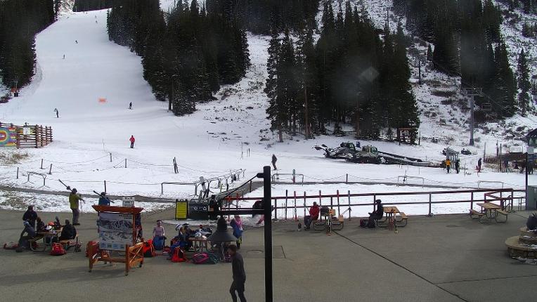 Webcam Arapahoe Basin: Base area