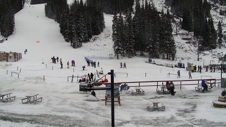Webcam Arapahoe Basin: Base area