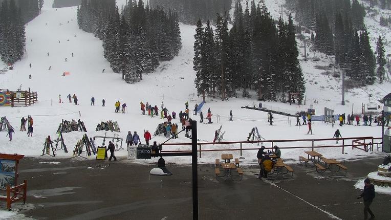 Webcam Arapahoe Basin: Base area