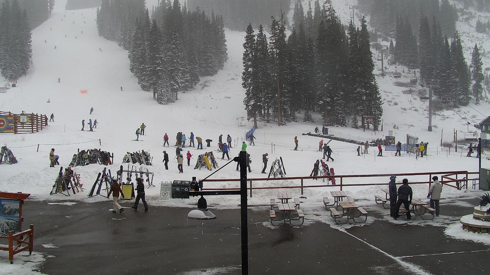 Webcam Arapahoe Basin: Base area