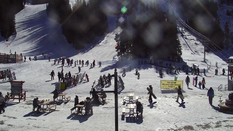 Webcam Arapahoe Basin: Base area