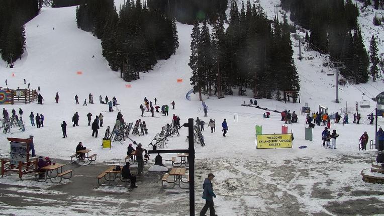 Webcam Arapahoe Basin: Base area