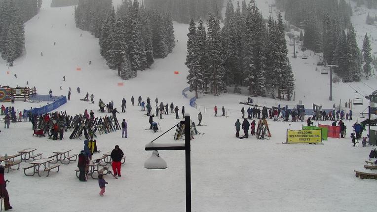 Webcam Arapahoe Basin: Base area