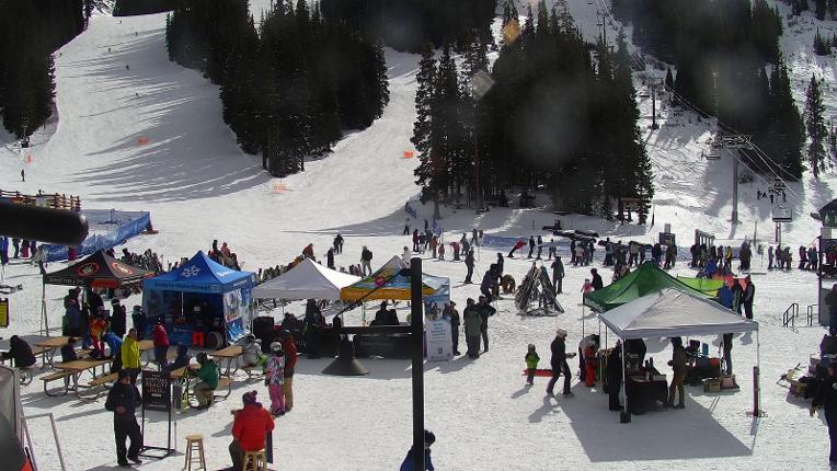Webcam Arapahoe Basin: Base area