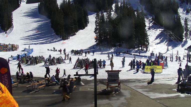 Webcam Arapahoe Basin: Base area