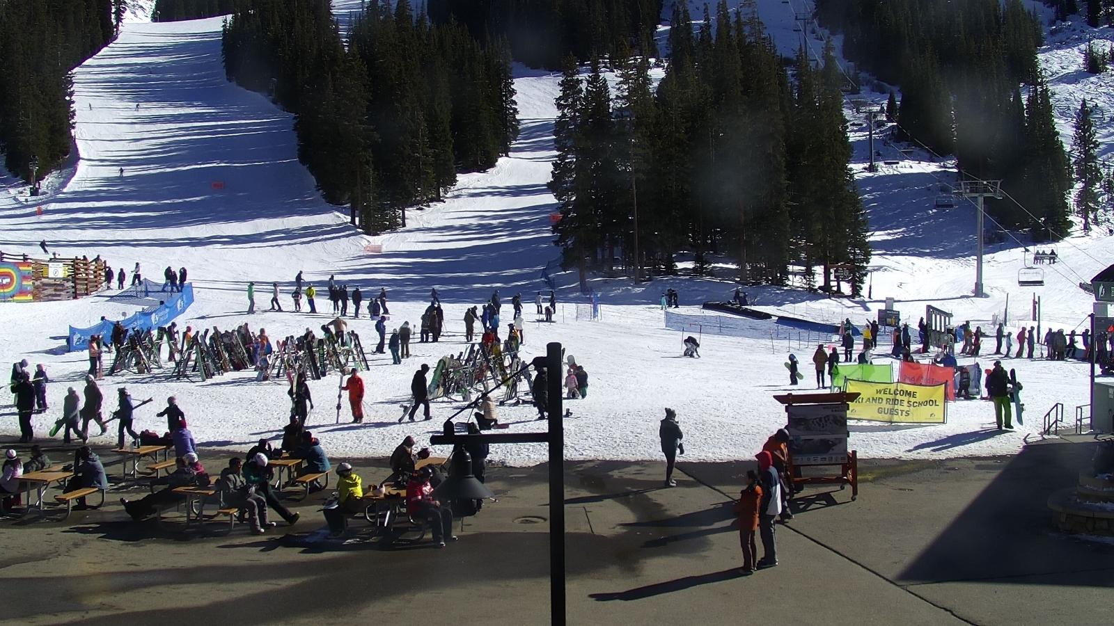 Webcam Arapahoe Basin: Base area