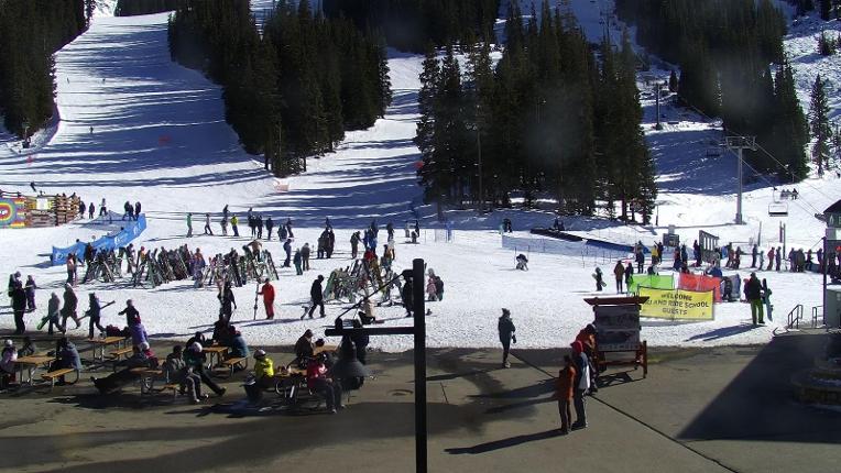 Webcam Arapahoe Basin: Base area