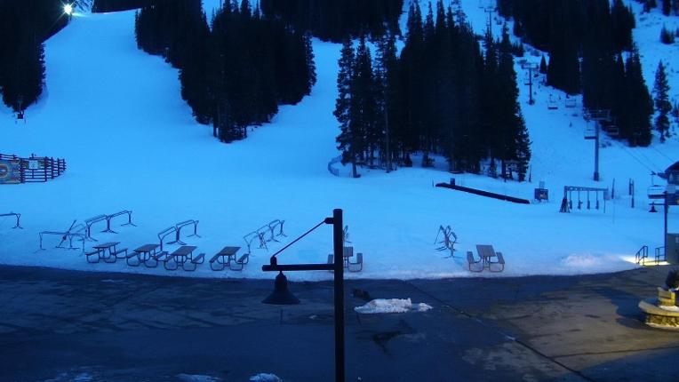 Webcam Arapahoe Basin: Base area