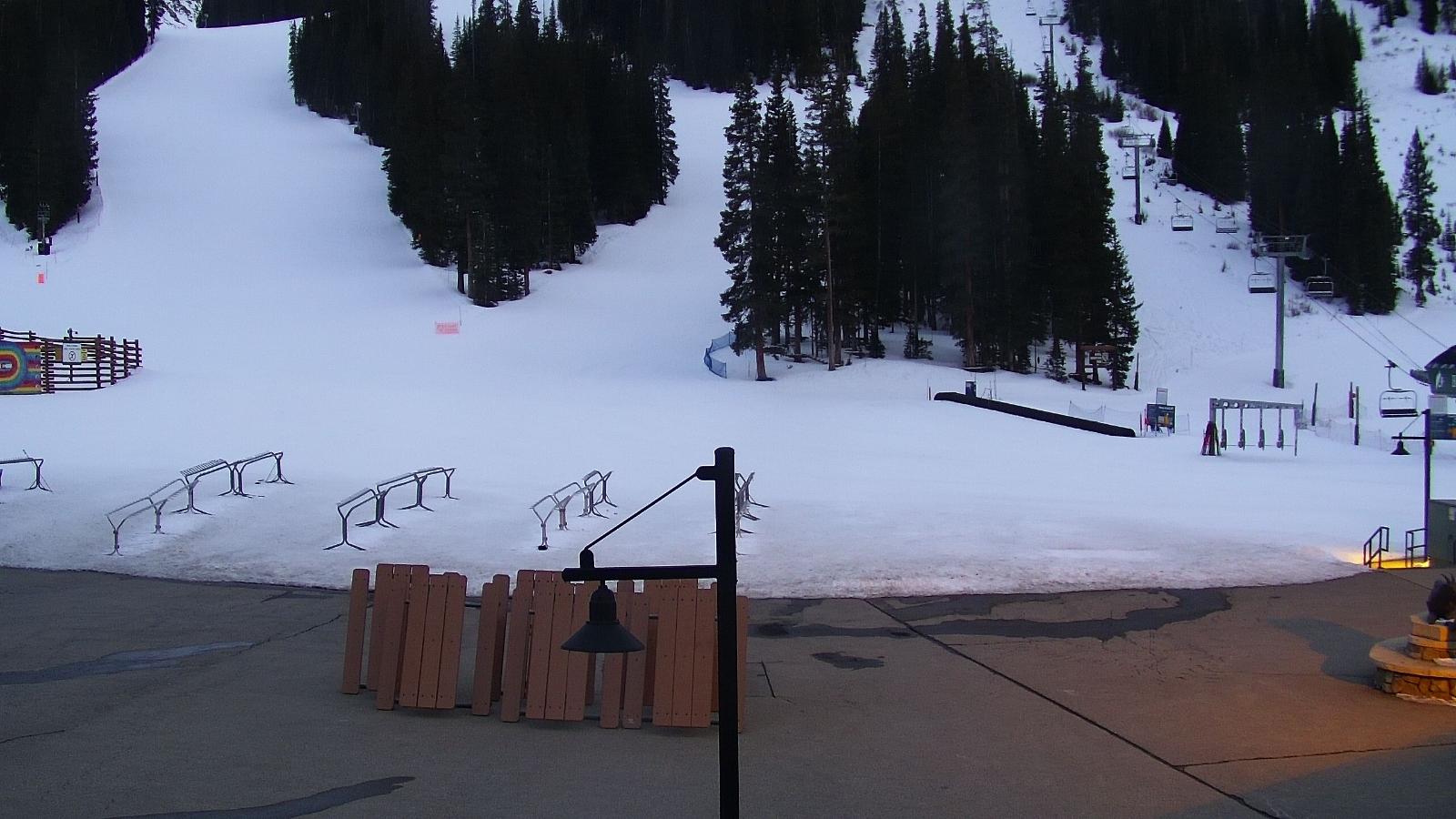 Webcam Arapahoe Basin: Base area