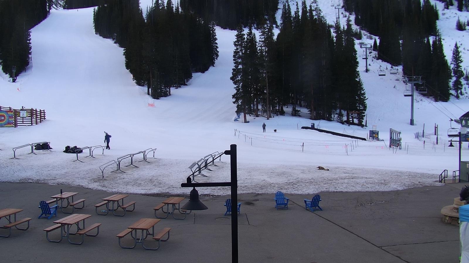 Webcam Arapahoe Basin: Base area