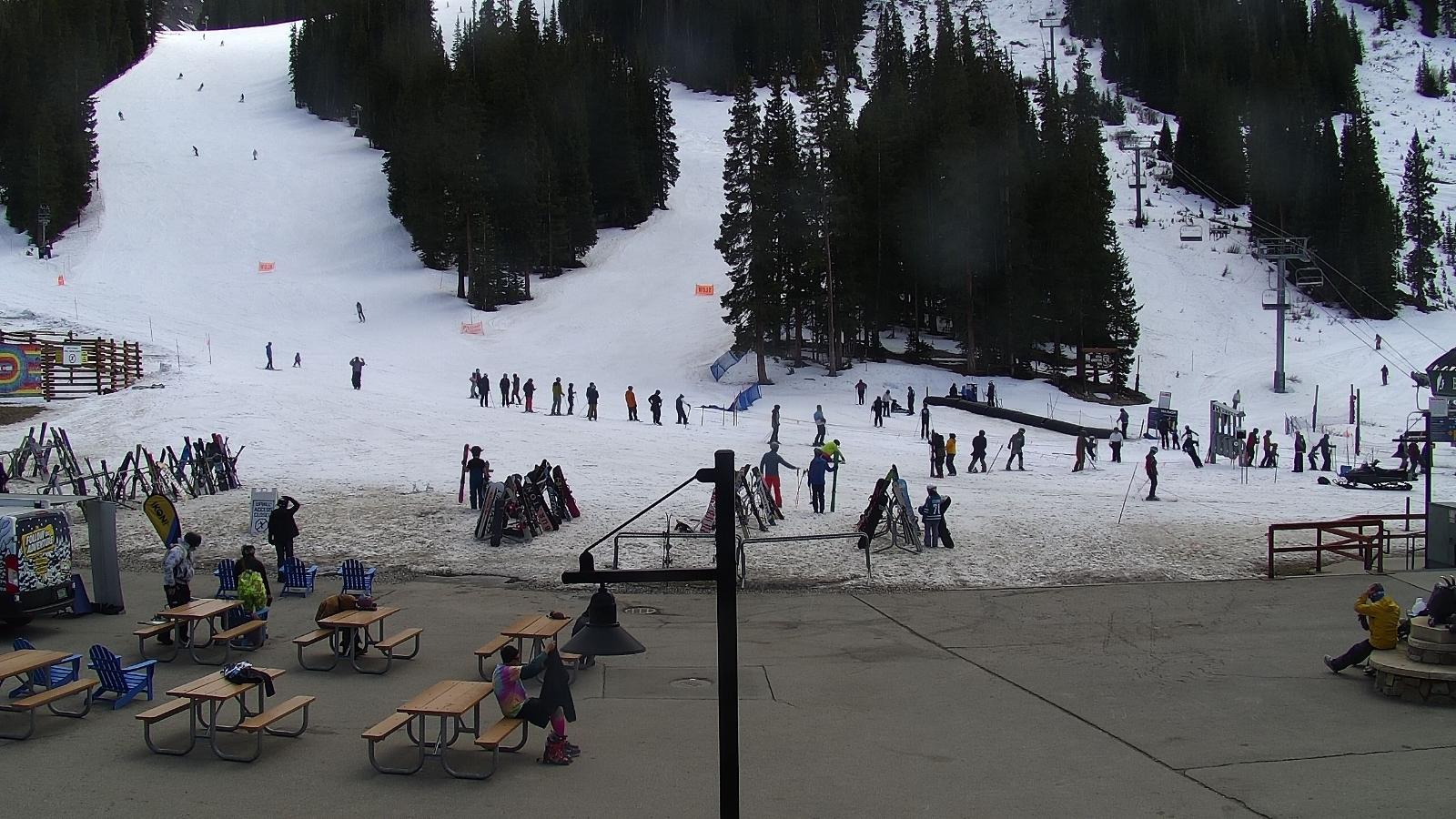 Webcam Arapahoe Basin: Base area
