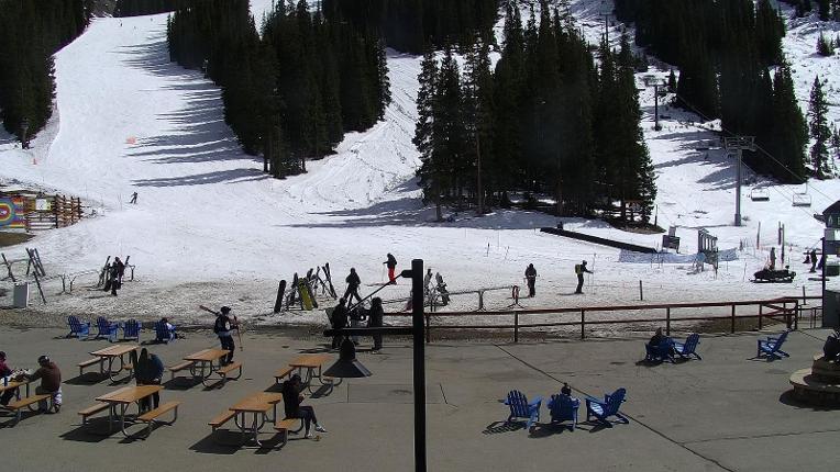 Webcam Arapahoe Basin: Base area