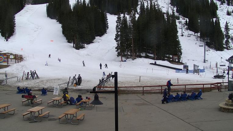 Webcam Arapahoe Basin: Base area