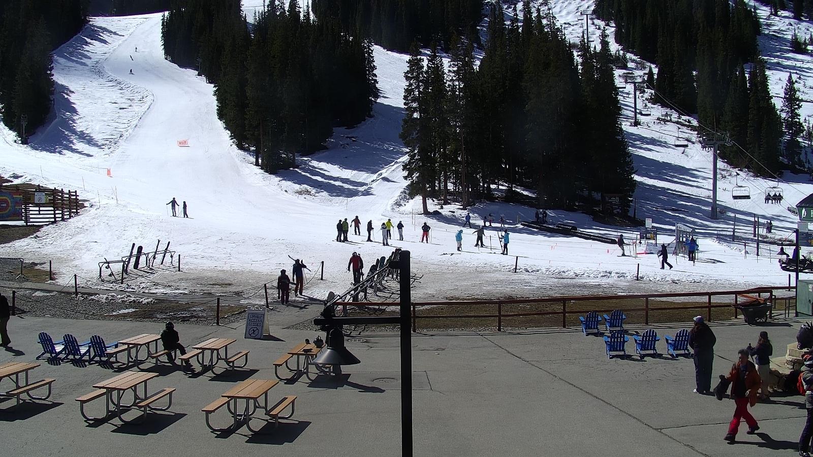 Webcam Arapahoe Basin: Base area