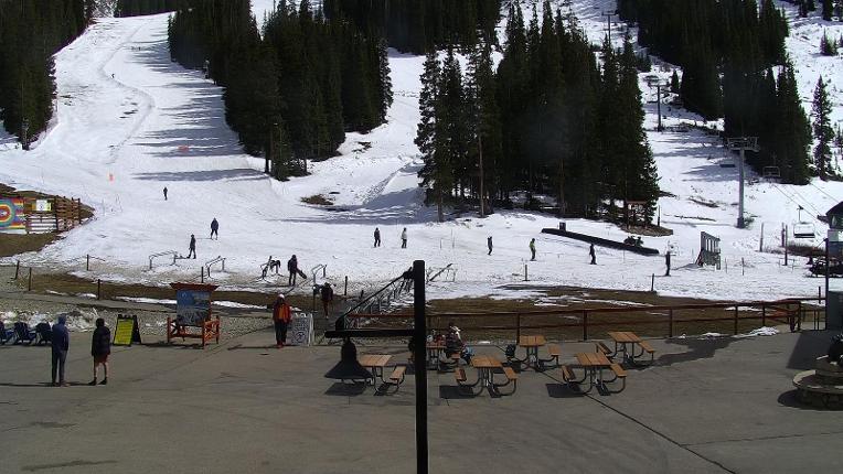 Webcam Arapahoe Basin: Base area