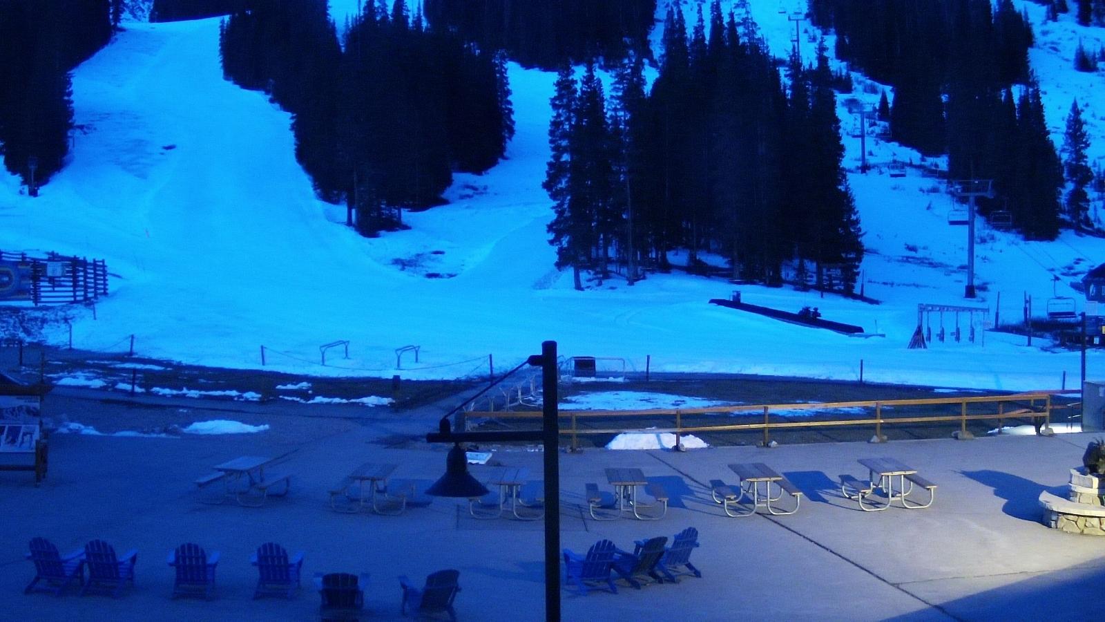 Webcam Arapahoe Basin: Base area