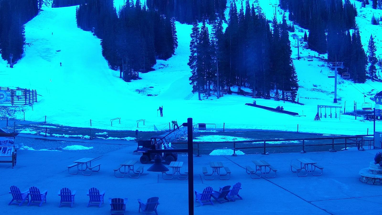 Webcam Arapahoe Basin: Base area