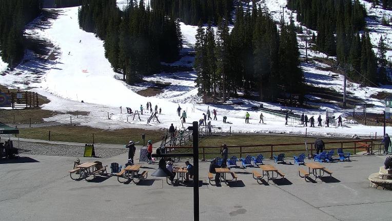 Webcam Arapahoe Basin: Base area