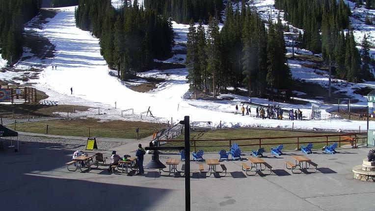 Webcam Arapahoe Basin: Base area