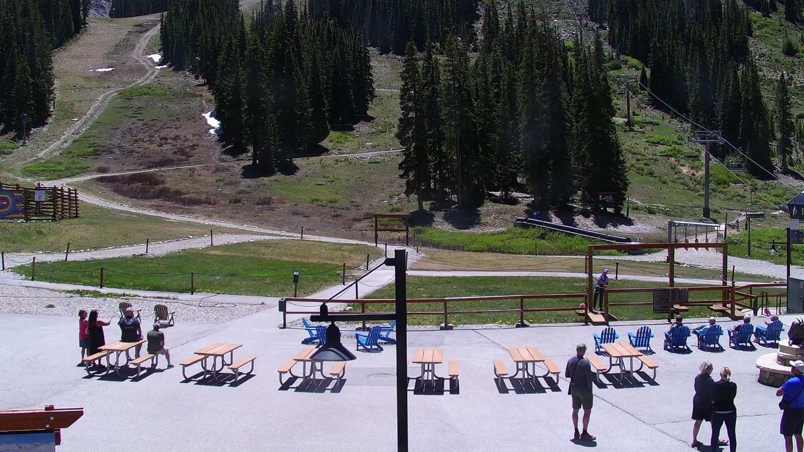 Webcam Arapahoe Basin: Base area