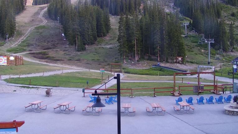 Webcam Arapahoe Basin: Base area
