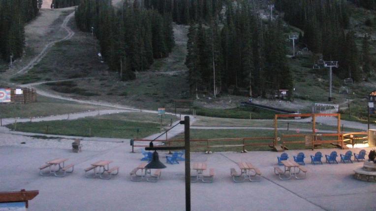 Webcam Arapahoe Basin: Base area