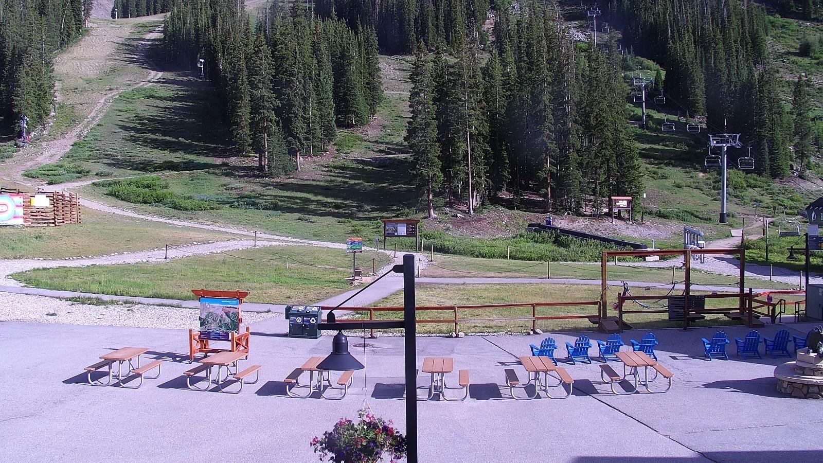 Webcam Arapahoe Basin: Base area
