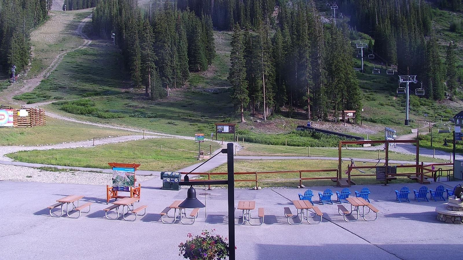 Webcam Arapahoe Basin: Base area