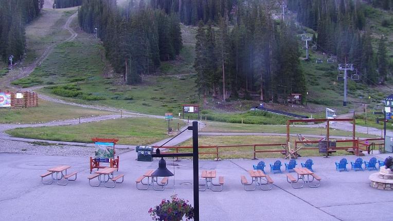 Webcam Arapahoe Basin: Base area