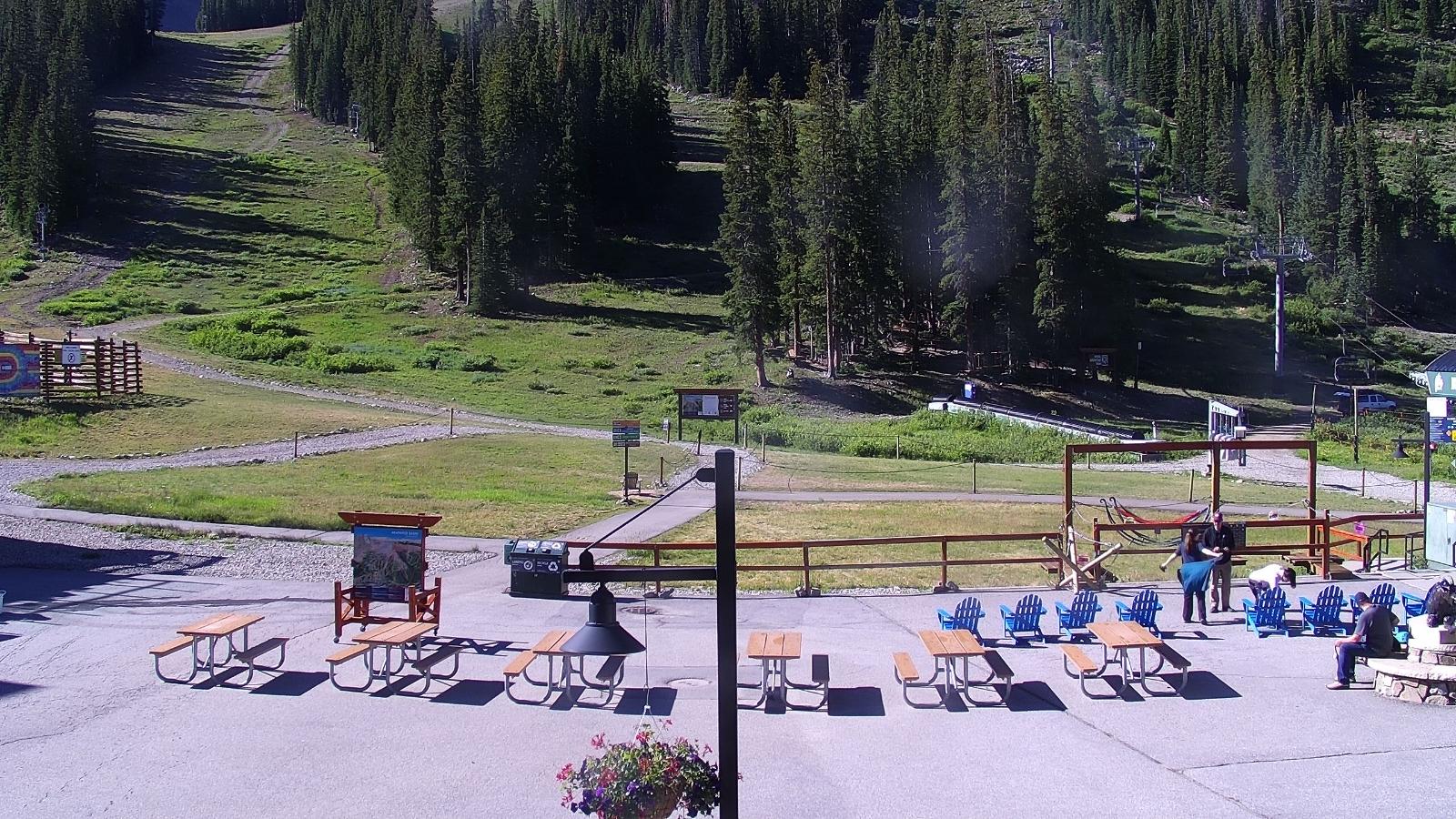 Webcam Arapahoe Basin: Base area
