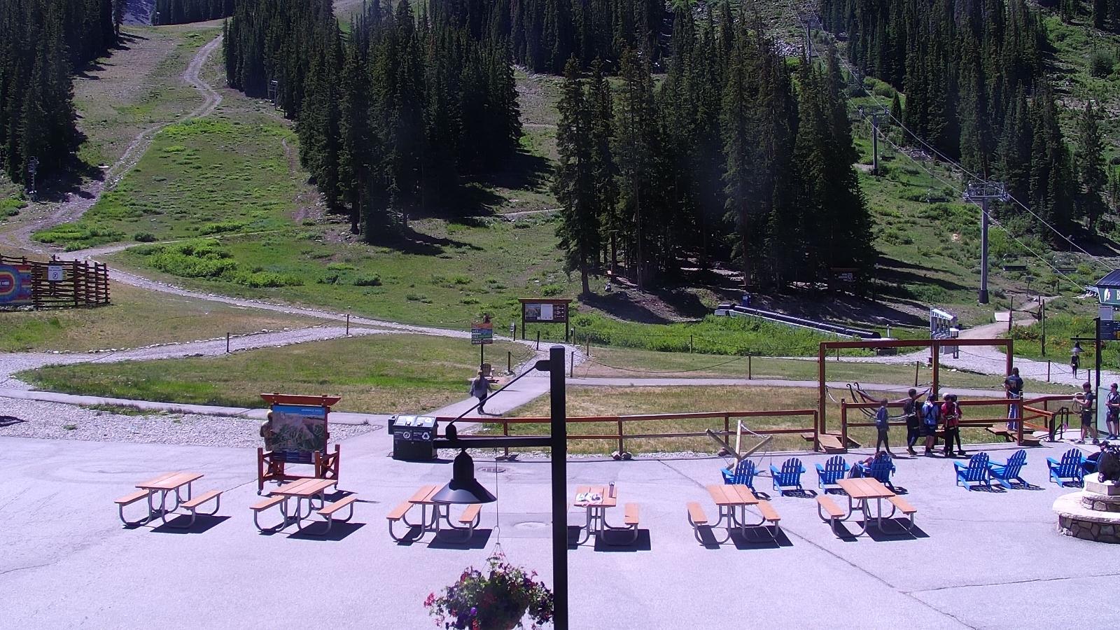 Webcam Arapahoe Basin: Base area