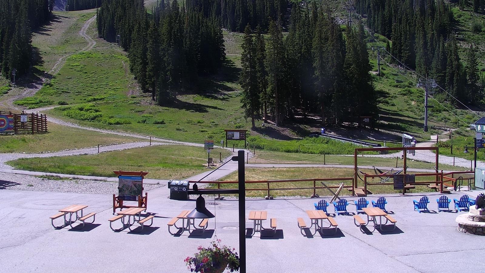 Webcam Arapahoe Basin: Base area