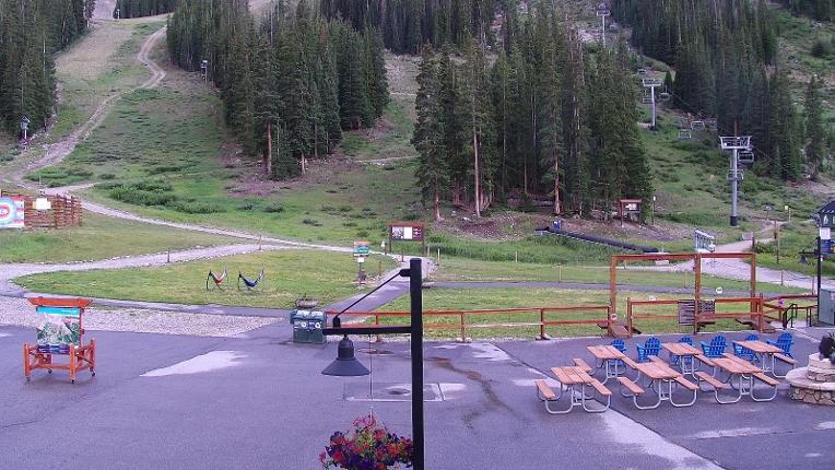 Webcam Arapahoe Basin: Base area