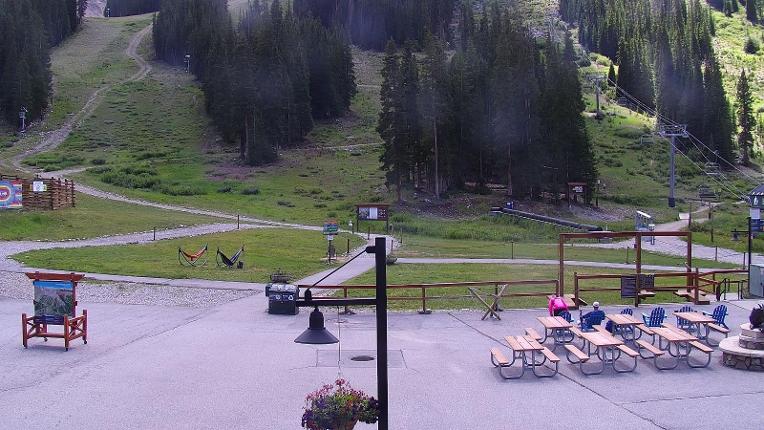 Webcam Arapahoe Basin: Base area
