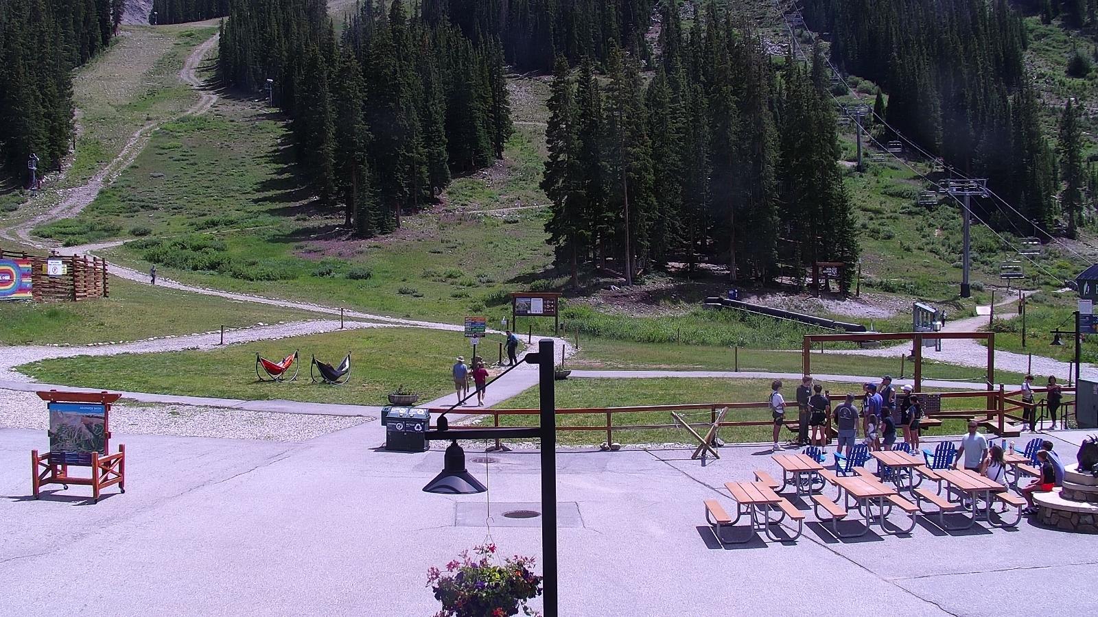 Webcam Arapahoe Basin: Base area