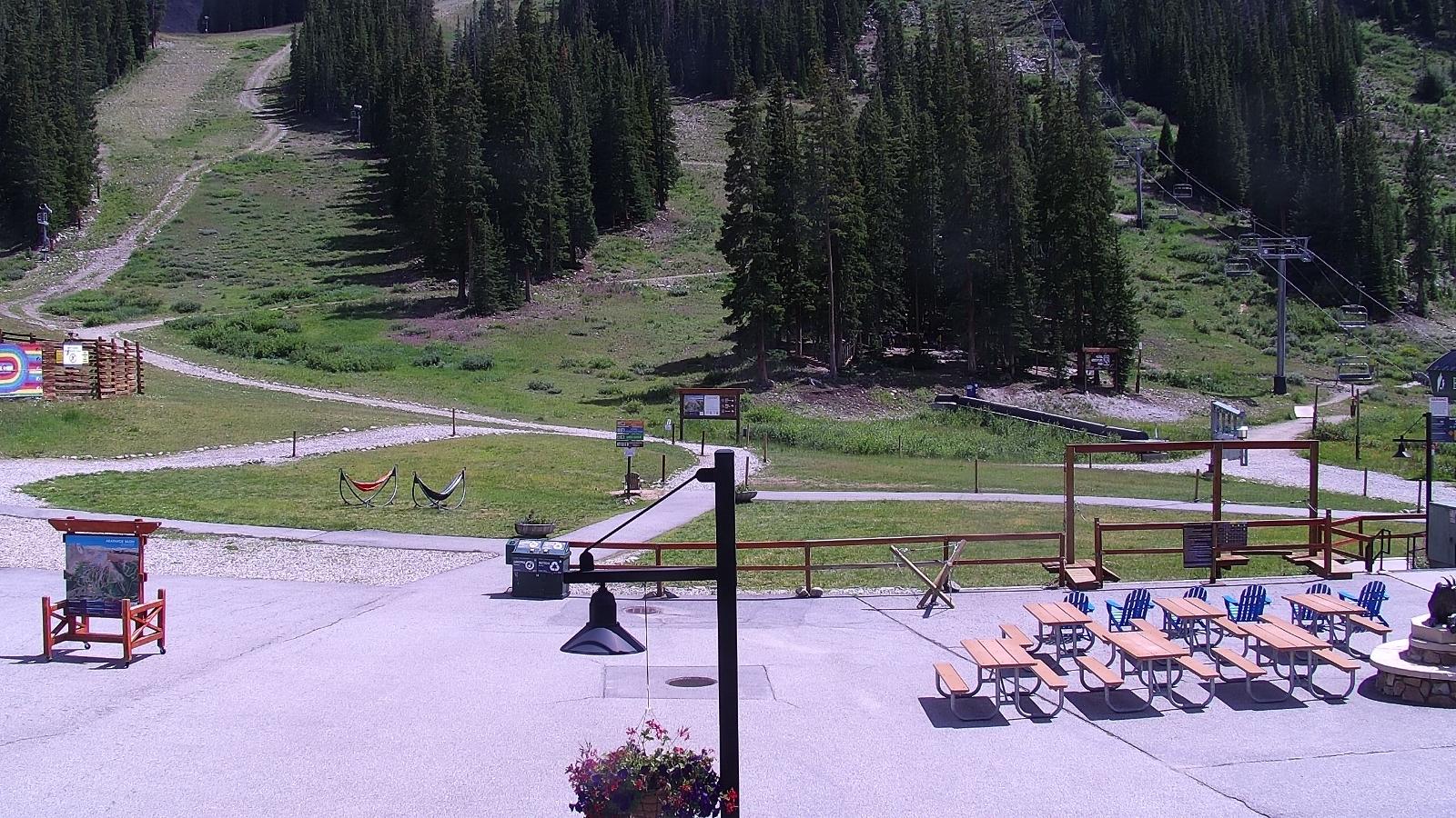 Webcam Arapahoe Basin: Base area