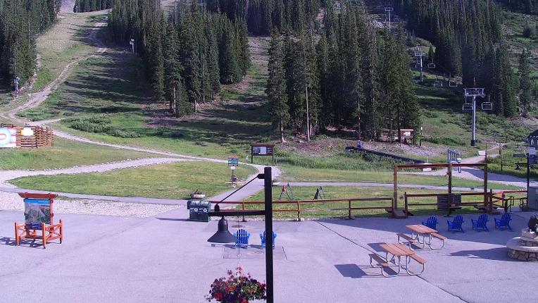 Webcam Arapahoe Basin: Base area