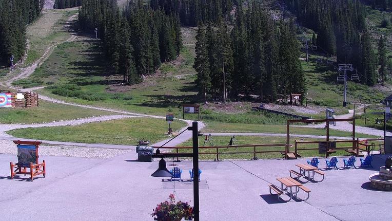 Webcam Arapahoe Basin: Base area